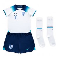 Billiga England Raheem Sterling #10 Barnkläder Hemma fotbollskläder till baby VM 2022 Kortärmad (+ Korta byxor)